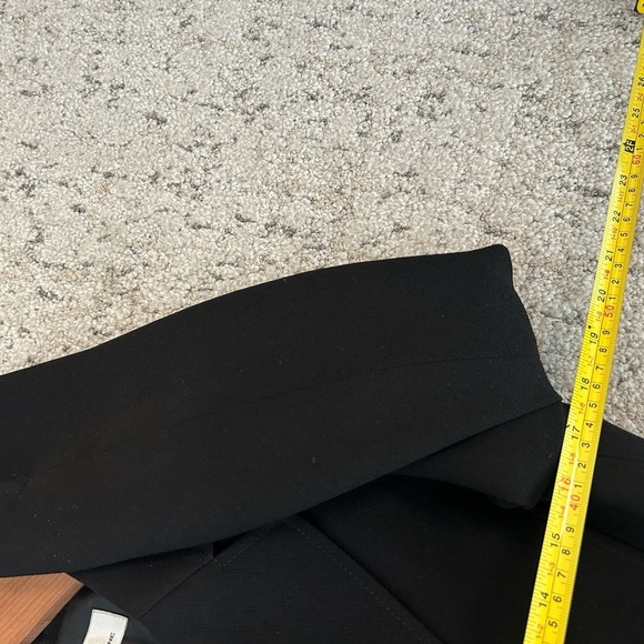 Tahari size 6 fitted blazer in great used condition classic one button sleek - Picture 11 of 12